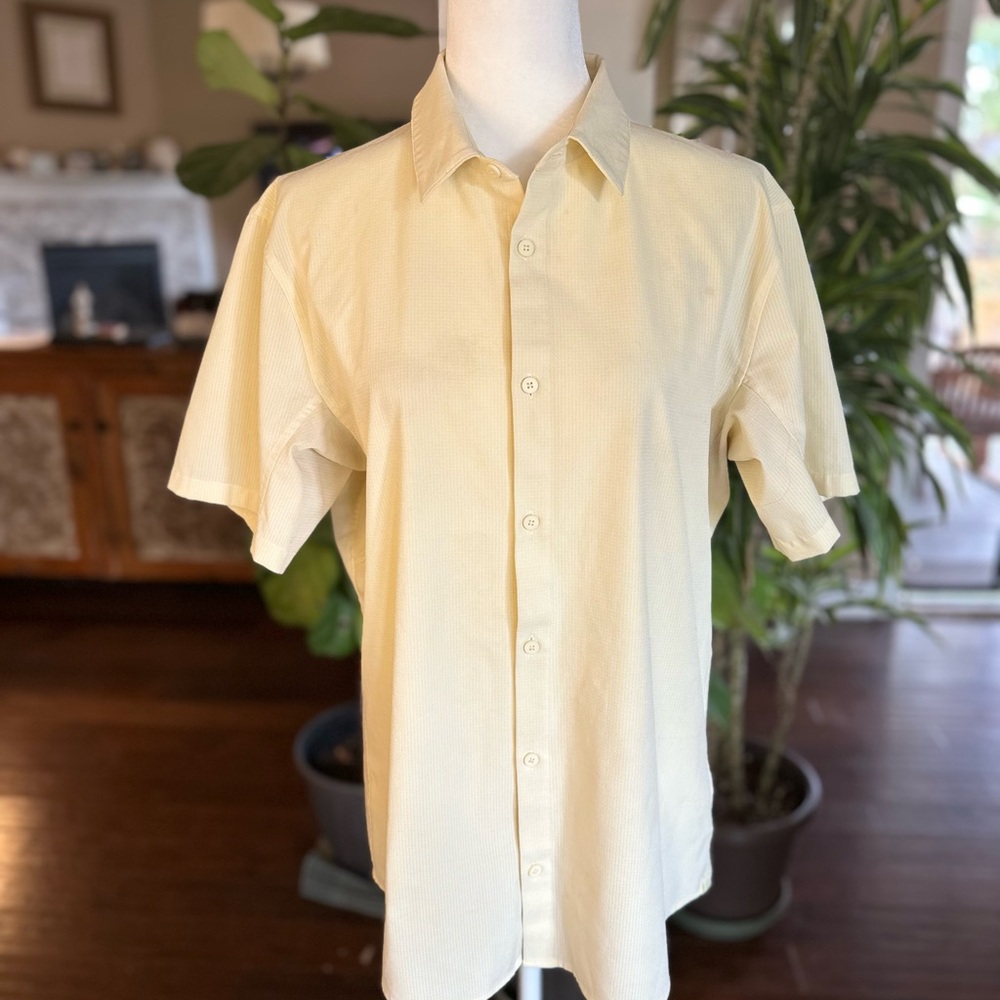 Lululemon Athletica Men's Yellow Airing Easy Short-Sleeve Shirt